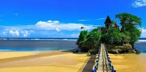 Wisata Pantai Balekambang